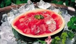 大口冰镇西瓜吃瓜,大口冰镇西瓜，尽享清凉一夏