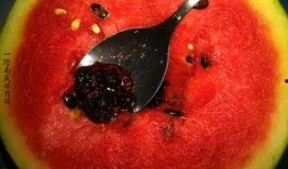 武汉奇葩吃瓜法,解锁夏日消暑新姿势