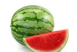 绍兴大汉吃瓜事件,一场网络热议的街头奇观