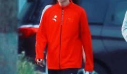 cpf王一博吃瓜,揭秘明星背后的真相