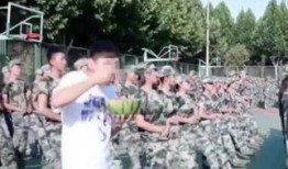 军训凉亭吃瓜事件