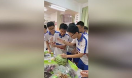 吃瓜学生时期,那些年我们一起“吃瓜”的日子